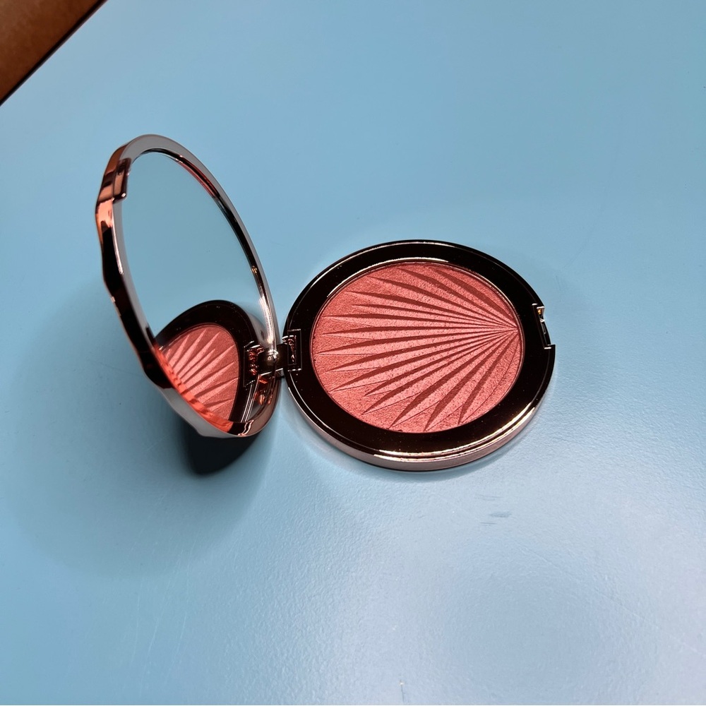 Makeup Revolution Glow Splendour Ultra Glow Highlighter Glow in Luminous Color